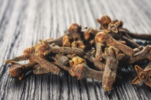 pile cloves on wood background