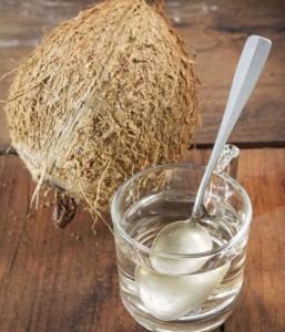 Coconut with coconuts distill oil.